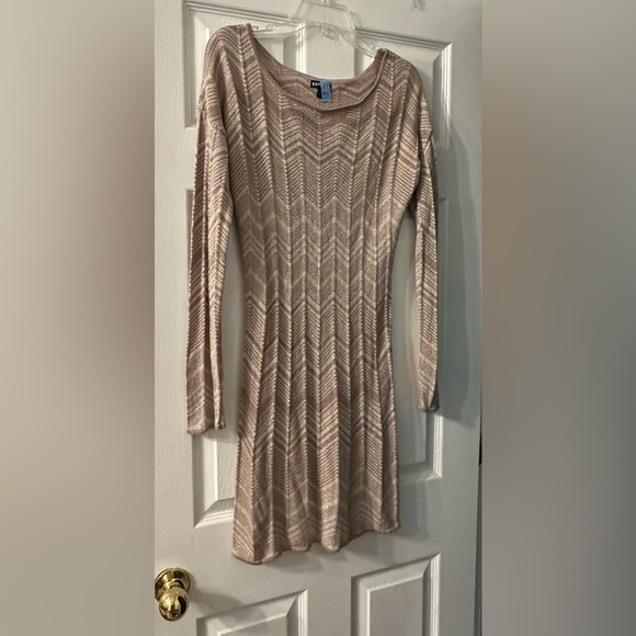 Express pullover long sleeve dress is a size Medium. - Picture 2 of 5